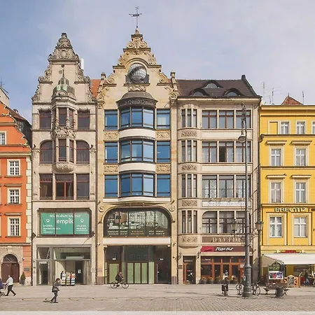 Historic Market Square -140m2 Grand As R504