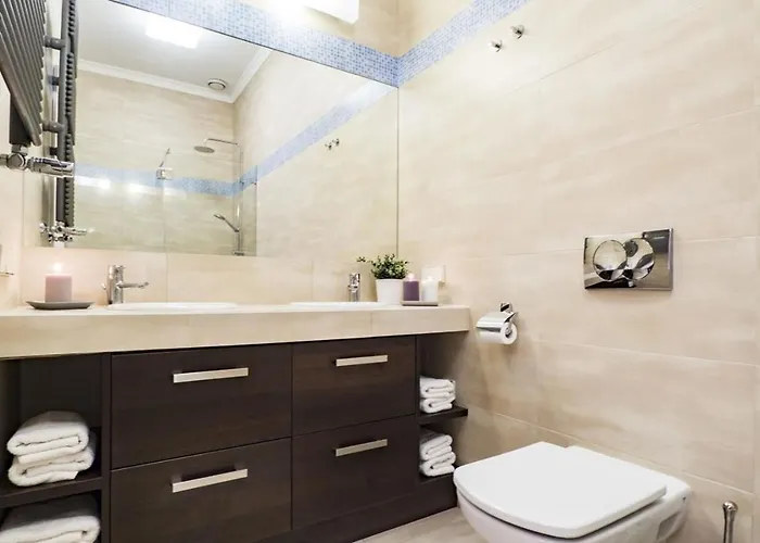 Historic Market Square -140m2 Grand As R504