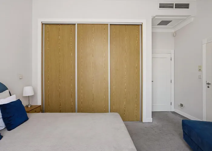 Historic Market Square -140m2 Grand As R504